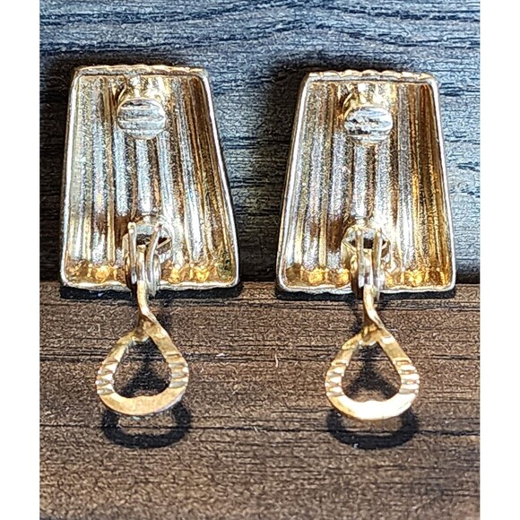 Vintage MONET Ribbed Trapezoid Shape Gold Tone Clip on Earrings Signed - Picture 5 of 8